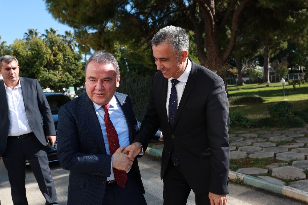 Başkan Böcek: “Antalya için el ele verip birlikte çalışacağız” 