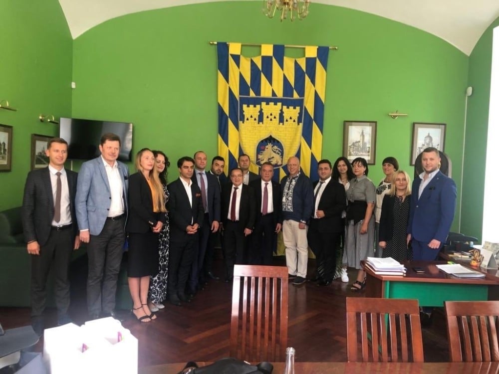 Başkan Böcek Kardeş Şehirler Fuarı için Ukrayna’nın Lviv kentinde 