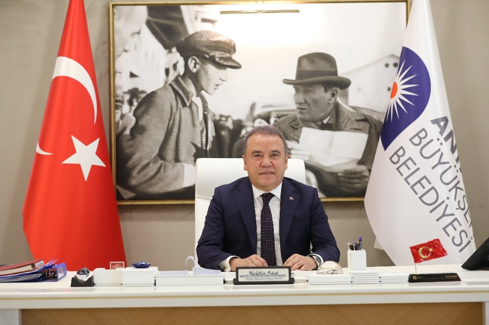 Başkan Böcek’ten 23 Nisan mesajı 