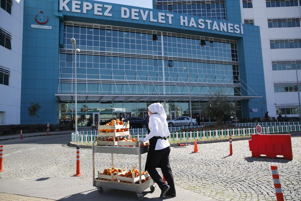 Başkan Böcek’ten sağlık çalışanlarına vitamin desteği 