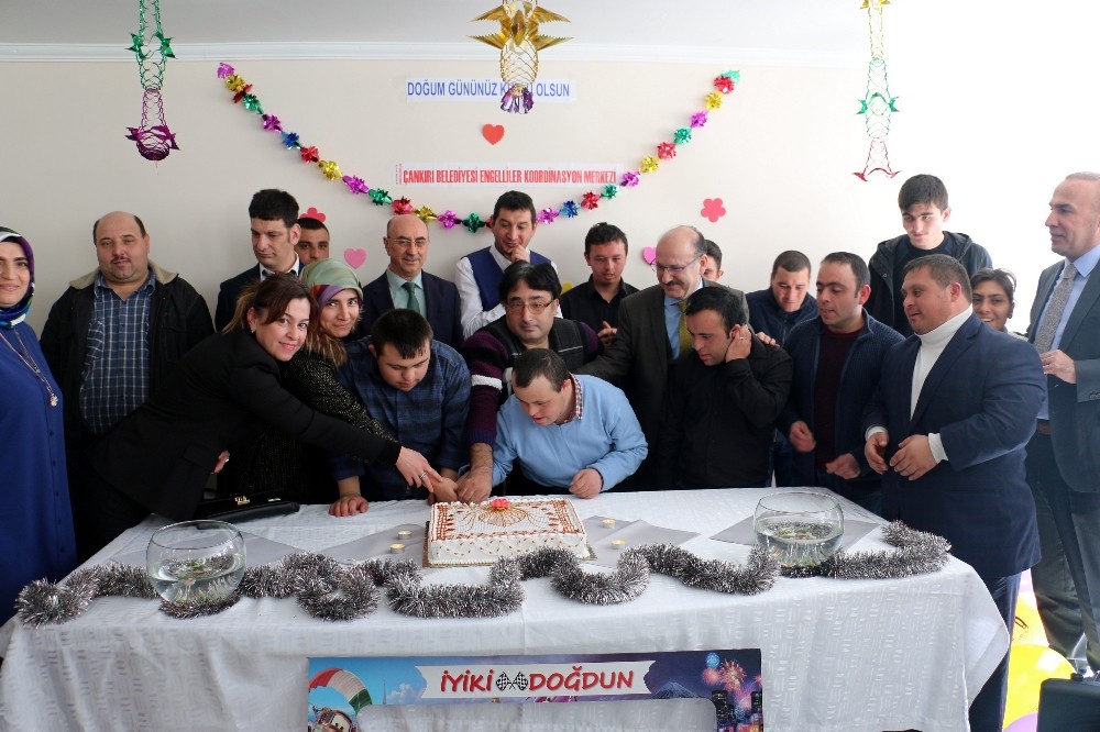 Başkan Boz’dan özel öğrencilere jest 