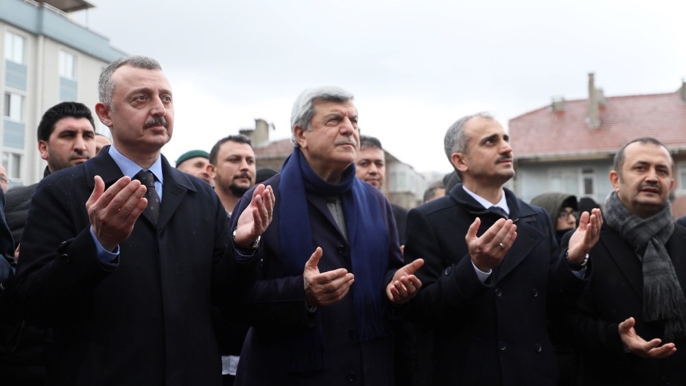 Başkan Büyükakın, “Camiler, bizi biz eden mekanlardır” 