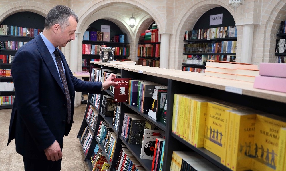 Başkan Büyükakın, “Harçlıklarımı biriktirir kitap alırdım” 