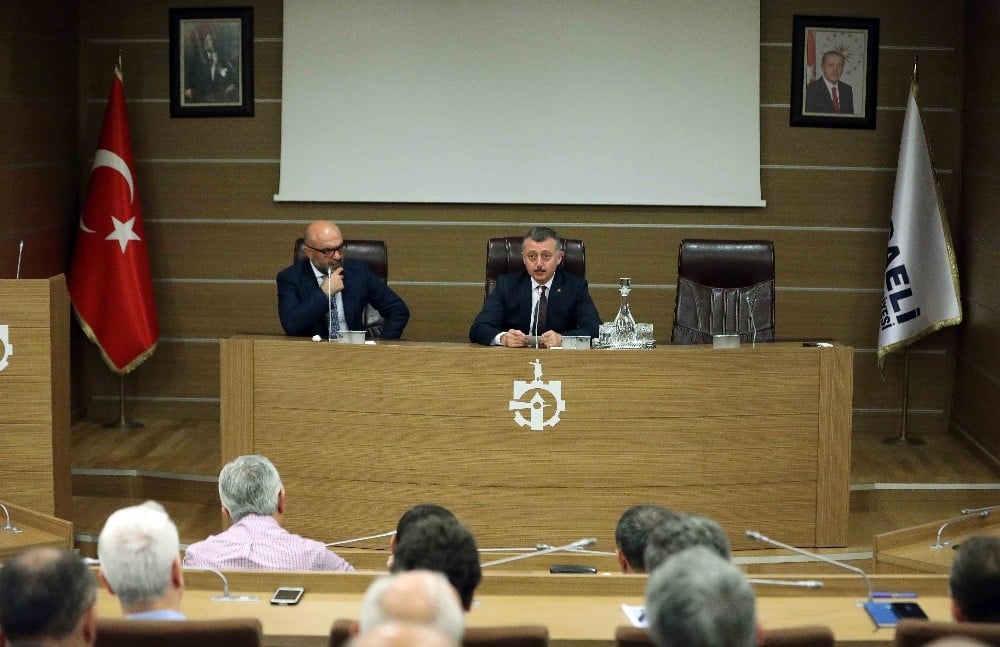 Başkan Büyükakın, “İsraftan kaçınıyor, tasarrufa özen gösteriyoruz” 