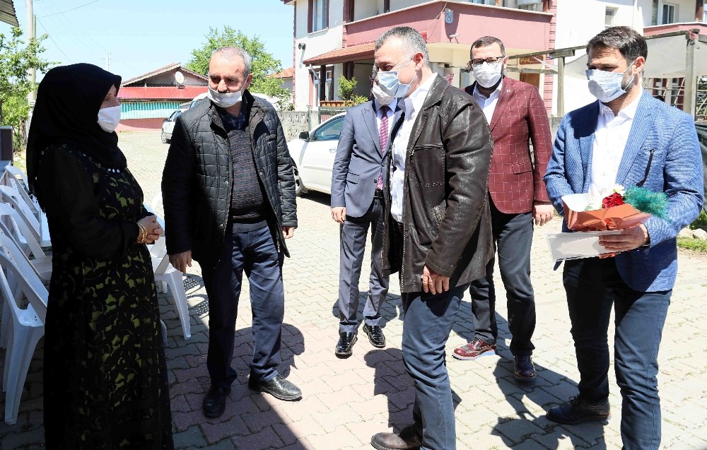 Başkan Büyükakın’dan şehit annelerine ziyaret 