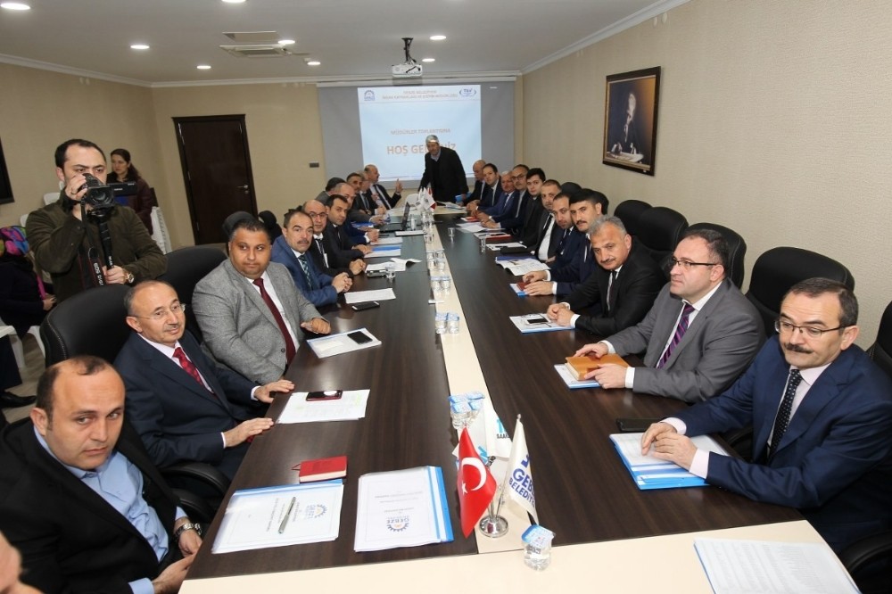 Başkan Büyükgöz müdürleri topladı 