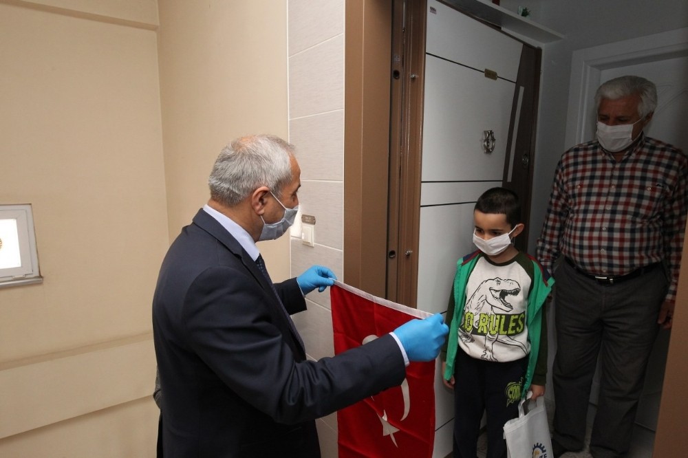 Başkan Büyükgöz’den gazi çocuklarına hediye 