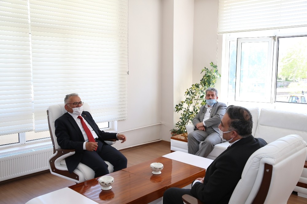 Başkan Büyükkılıç 1 günde 6 ilçeyi ziyaret etti 