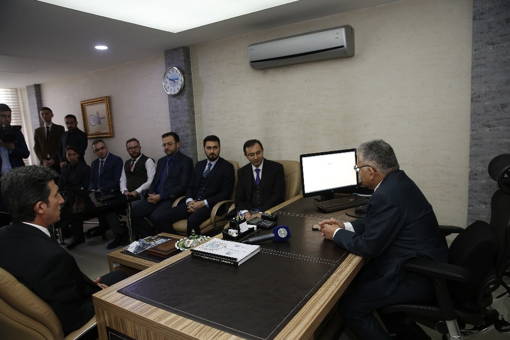 Başkan Büyükkılıç, belediye içindeki bazı birimleri ziyaret etti. 