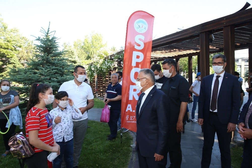 Başkan Büyükkılıç çocuklar ve gençlerle bir araya geldi 