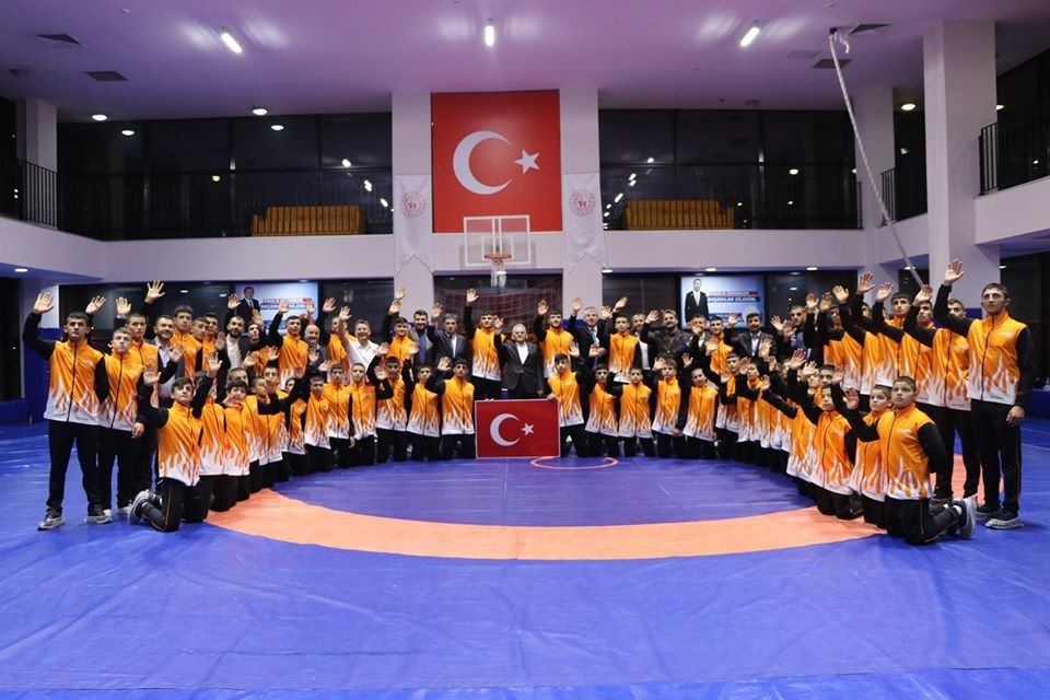 Başkan Büyükkılıç Güreşçilerle Buluştu 