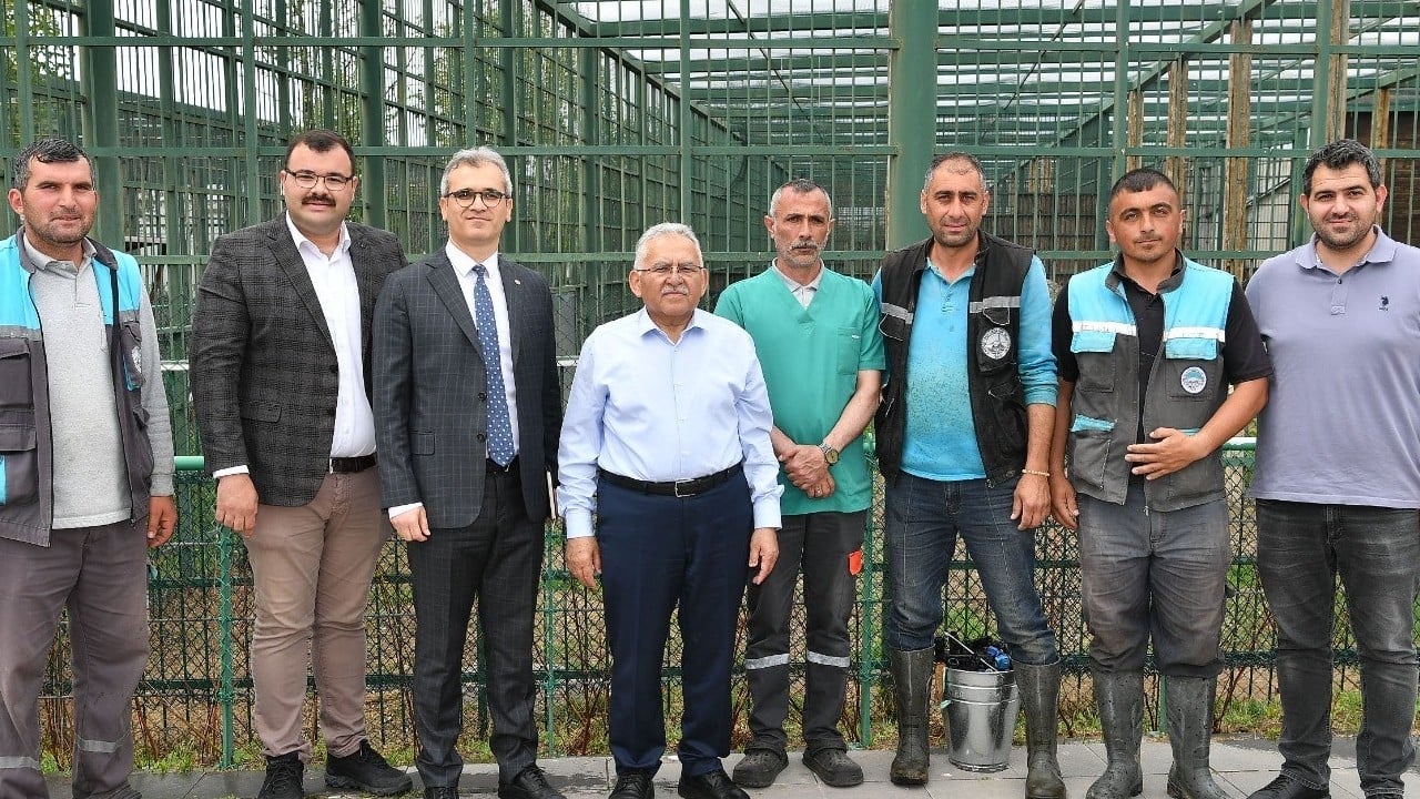 Başkan Büyükkılıç, Hayvanat Bahçesi’nde çocuklarla buluştu