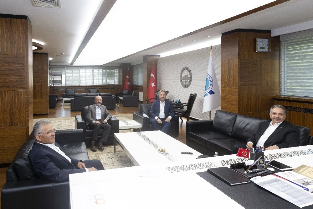 Başkan Büyükkılıç, ilçe başkanları ile bir araya geldi 