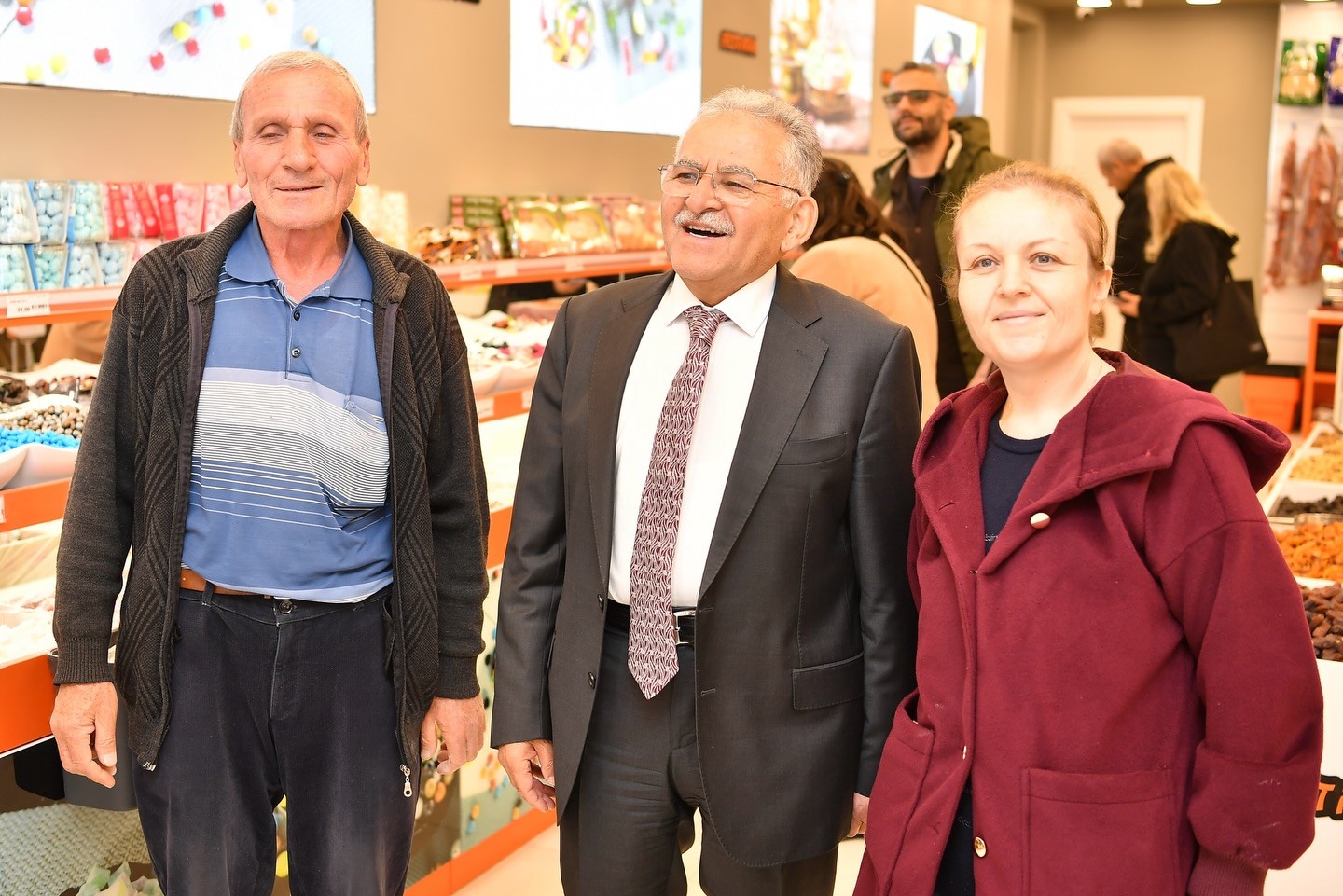 Başkan Büyükkılıç Kayseri'de ilçe ilçe mahalle mahalle vatandaşla buluşuyor