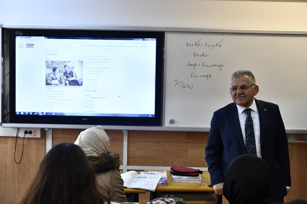 Başkan Büyükkılıç, okul ziyaretlerini sürdürüyor 