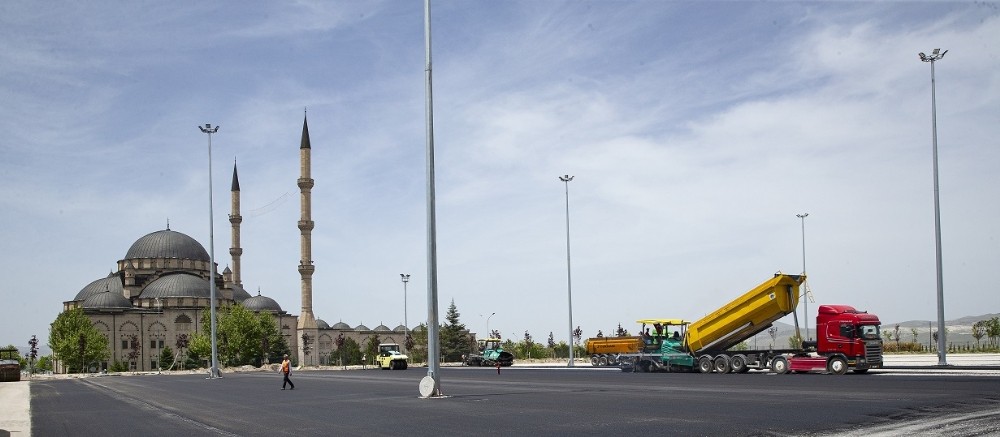 Başkan Büyükkılıç, OSB Fuar ve Kongre Merkezi çevresinde yapılan çalışmaları takip etti 