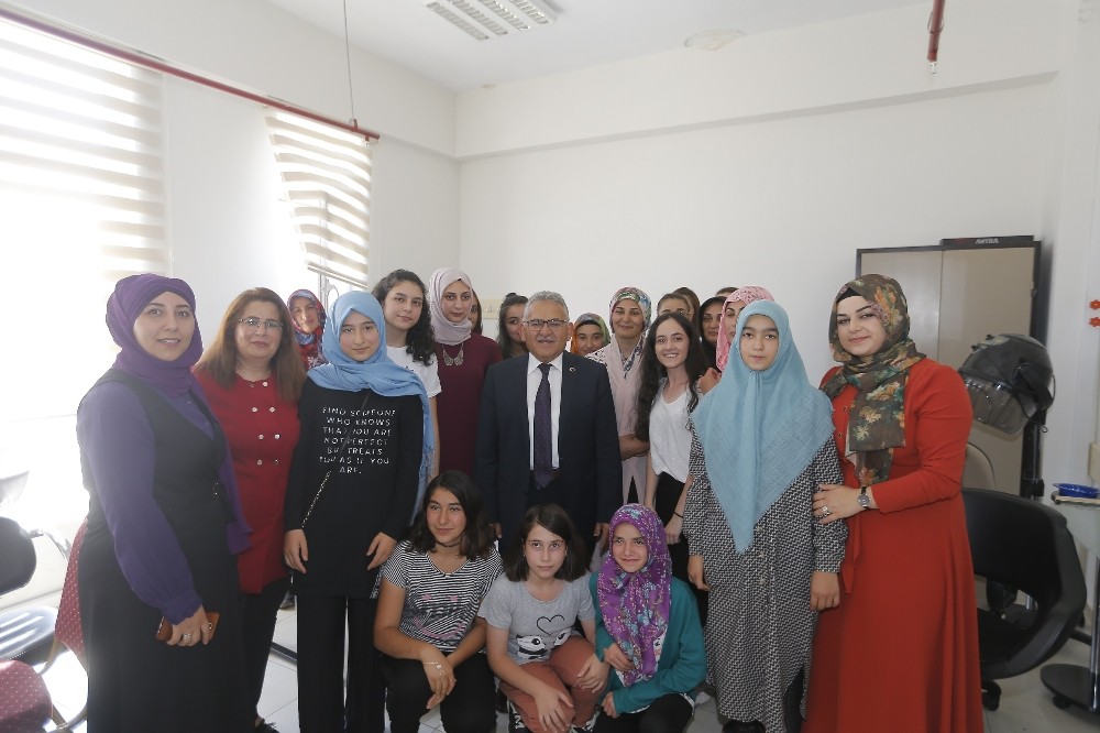 Başkan Büyükkılıç, Tomarza’da gerçekleştirilen Vefa Buluşması’na katıldı 