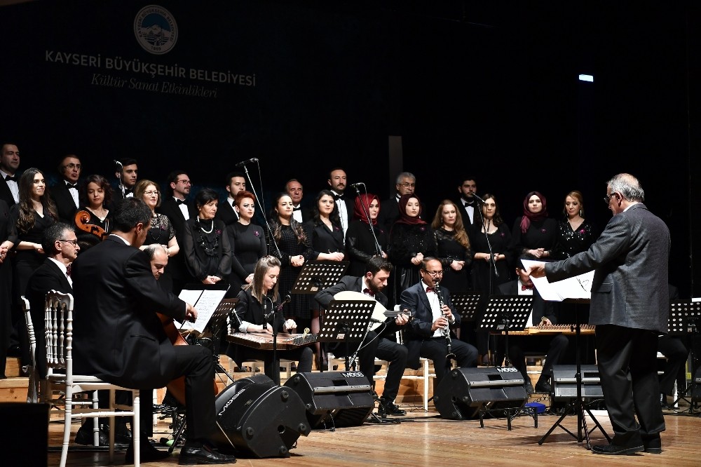 Başkan Büyükkılıç, Türk Sanat Müziği Kent Korosu’nun verdiği konseri izledi ve Kayserililere çağrıda bulundu: 