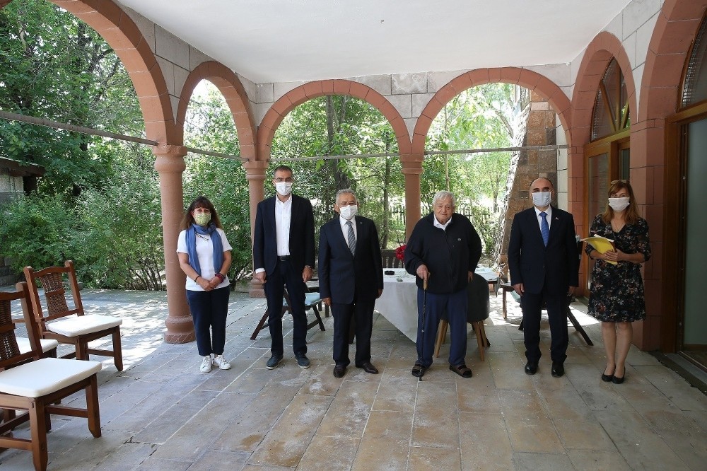 Başkan Büyükkılıç, Vali Günaydın ile birlikte Kayseri’nin Faruk Molu’yu ziyaret etti 