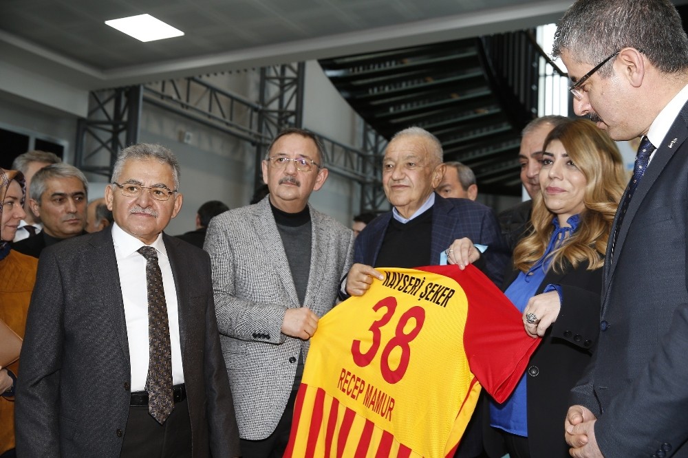 Başkan Büyükkılıç,: “Yiğit düştüğü yerden kalkar” 