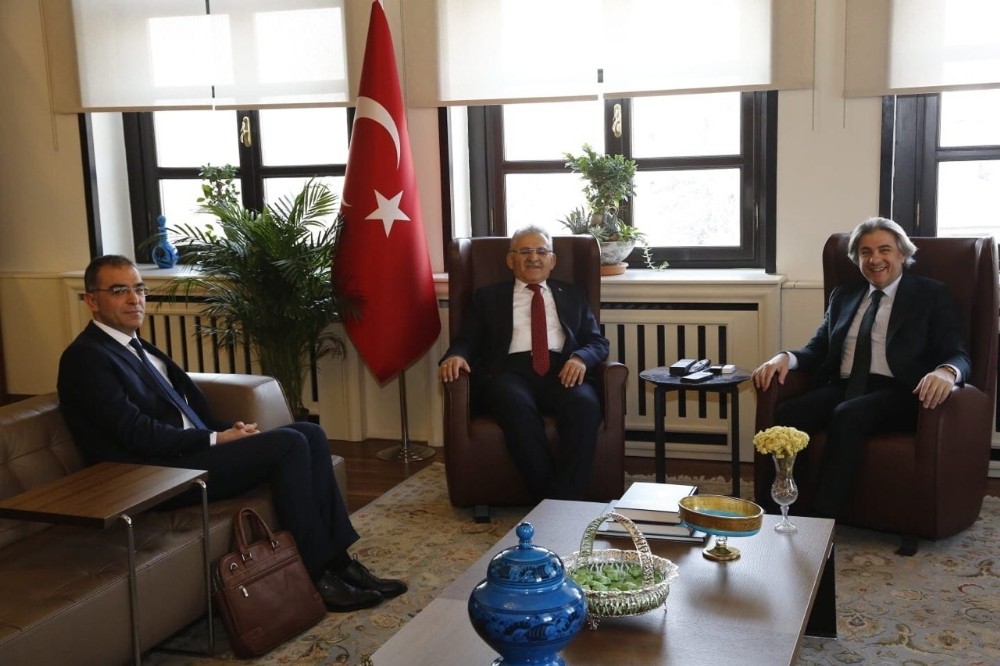 Başkan Büyükkılıç’tan önemli temaslar 