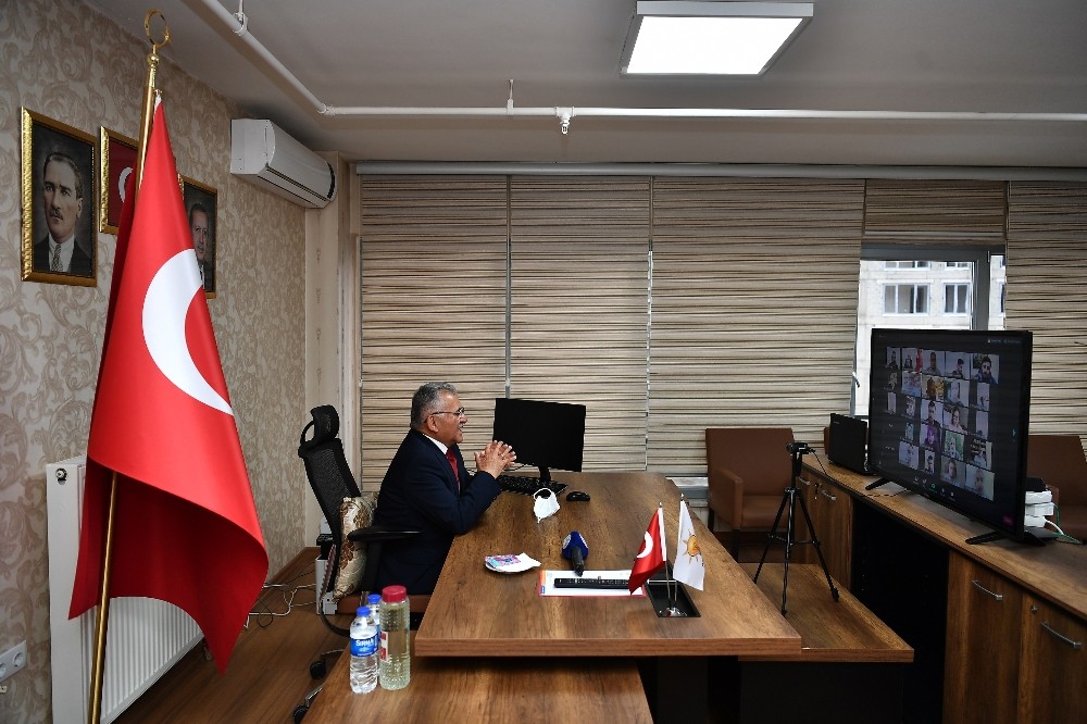 Başkan Büyükkılıç’tan video konferans ile bayramlaşma 