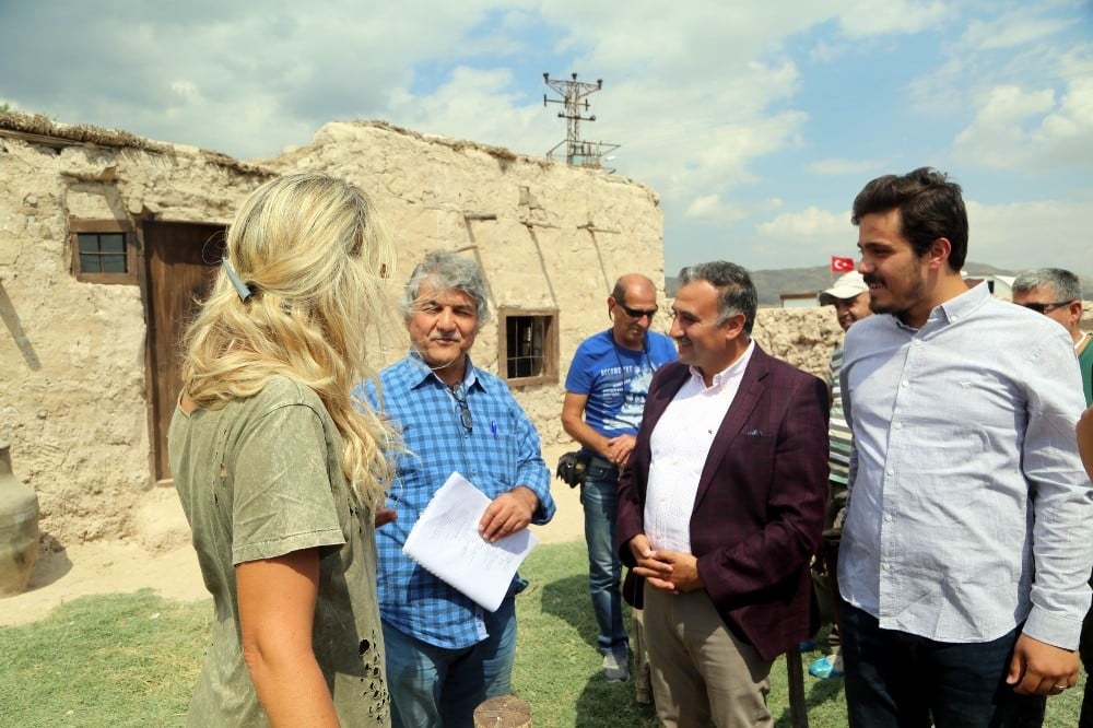 Başkan Cabbar ’Süveyda’ film setini ziyaret etti 