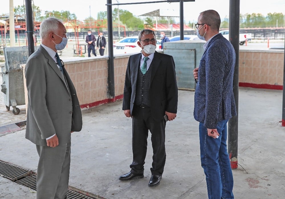 Başkan, Canlı Hayvan Pazarı’nı inceledi 