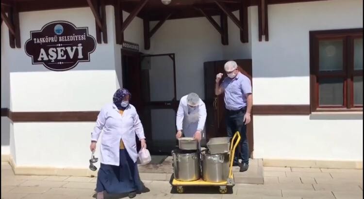 Başkan Çatal, “Her gün 350 aileye iftar yemeği veriyoruz” 