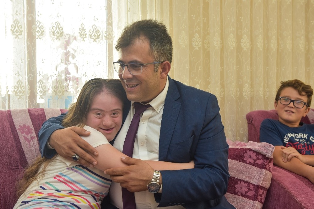 Başkan Çatal’dan down sendromlu Sedanur’a doğum günü sürprizi 