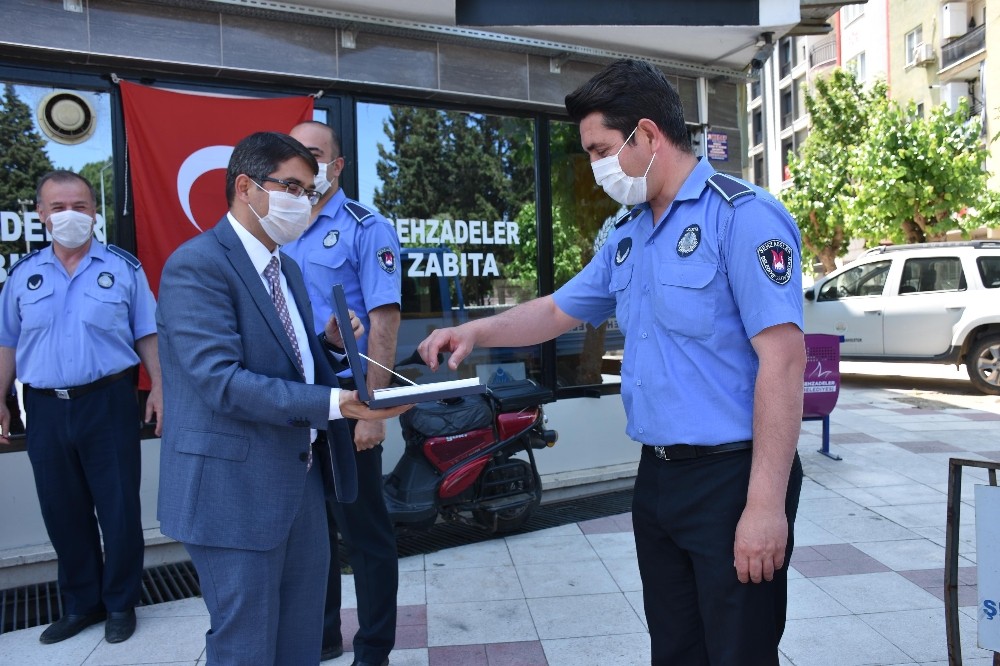 Başkan Çelik bayramda çalışanları unutmadı 