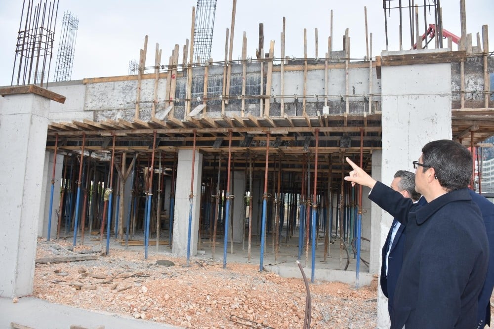 Başkan Çelik Şehzadeler Ticaret Merkezini inceledi 