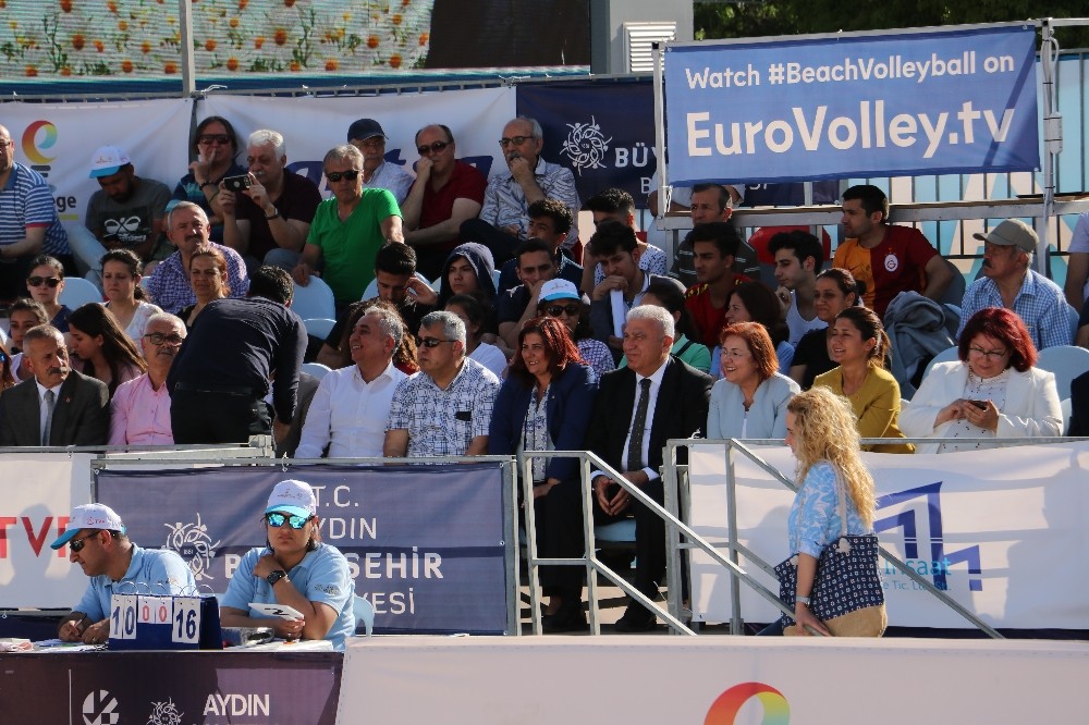 Başkan Çerçioğlu, plaj voleybolu heyecanına ortak oldu 
