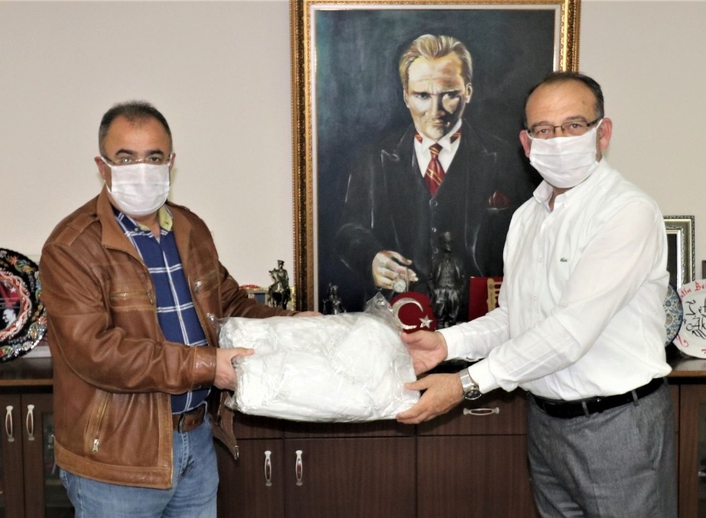 Başkan Çetin Akın’dan meslek odalarına maske yardımı 