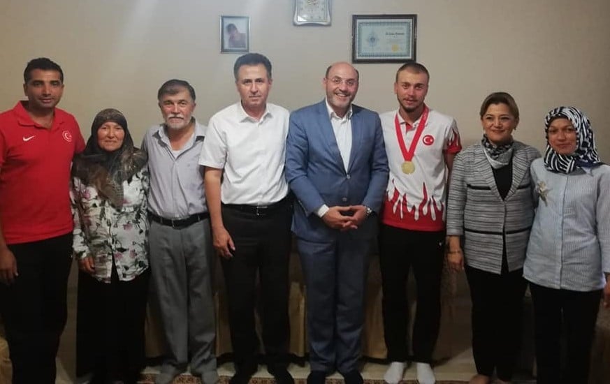 Başkan Çetinbaş ve Milletvekili Erenler, Dünya Şampiyonu’nu tebrik etti 