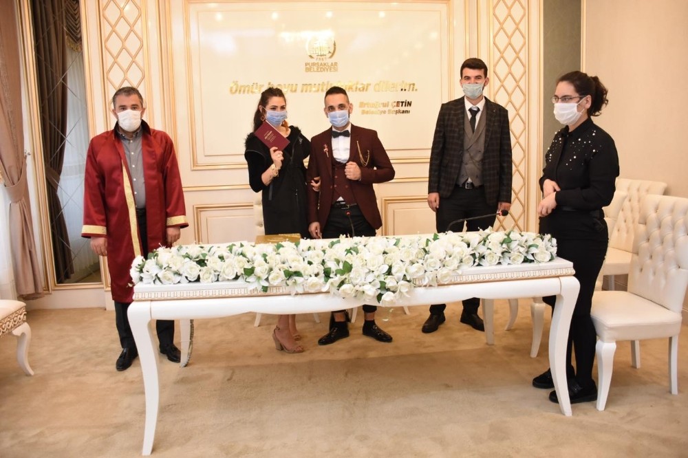 Başkan Çetin’den sosyal mesafeli nikah merasimi 