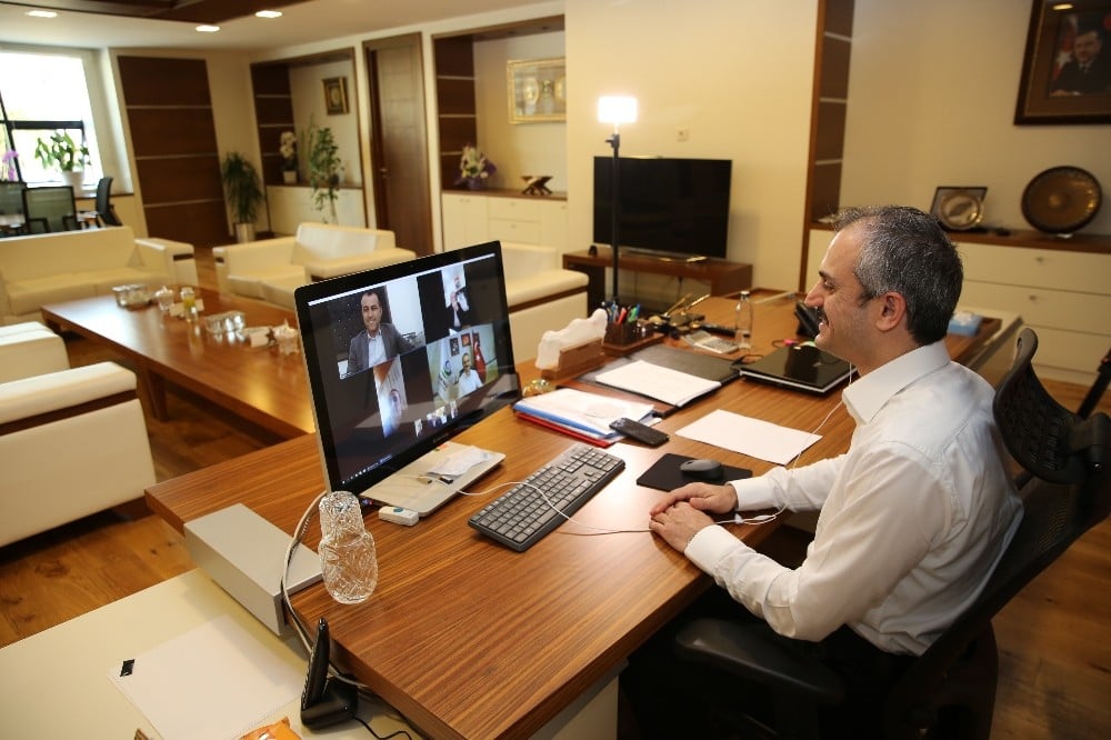 Başkan Çiftçi video konferansla muhtarlara çalışmaları anlattı 