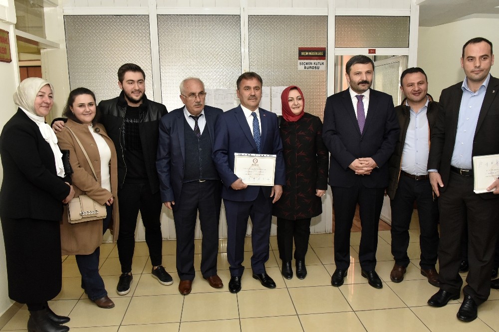 Başkan Çimen mazbatasını aldı, kurban kesti 