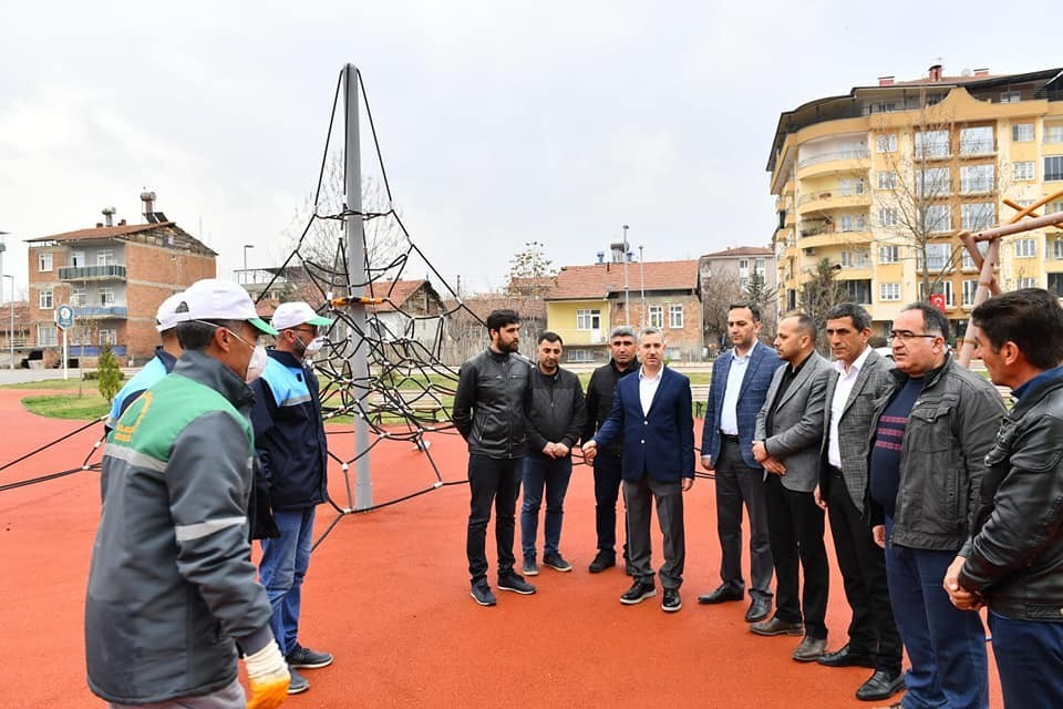 Başkan Çınar, oyun gruplarının dezenfekte çalışmalarını yerinde inceledi 