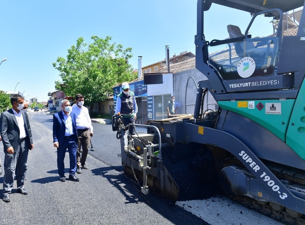 Başkan Çınar, asfalt çalışmasını inceledi 