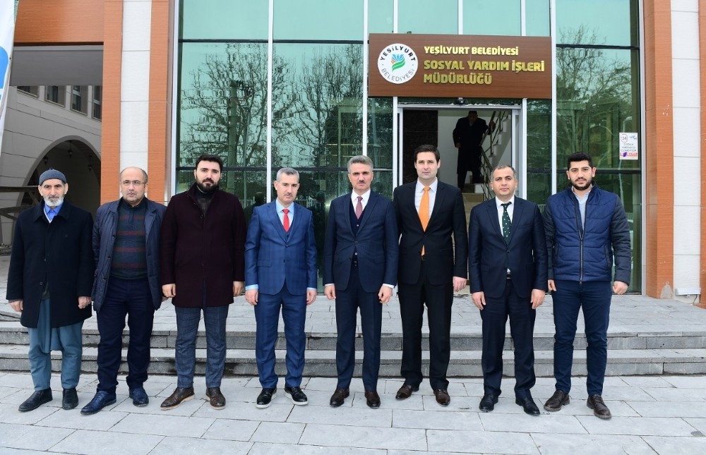 Başkan Çınar, belediye yatırımlarını gezdirdi 