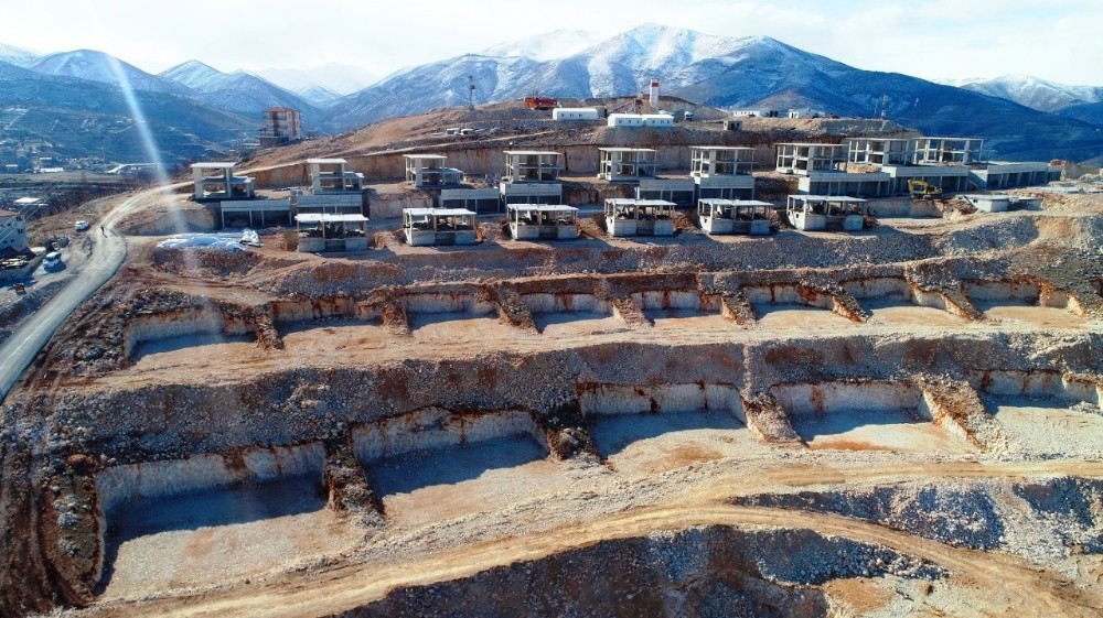 Başkan Çınar, Yeşil Yaka konutlarındaki çalışmaları inceledi 
