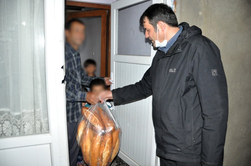 Başkan Çoğaç’tan ihtiyaç sahiplerine ekmek 