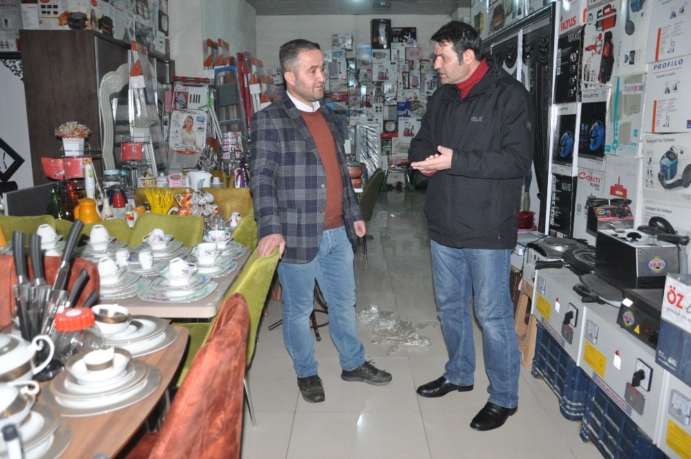 Başkan Çoğaç’tan sular altında kalan esnafa ziyaret 