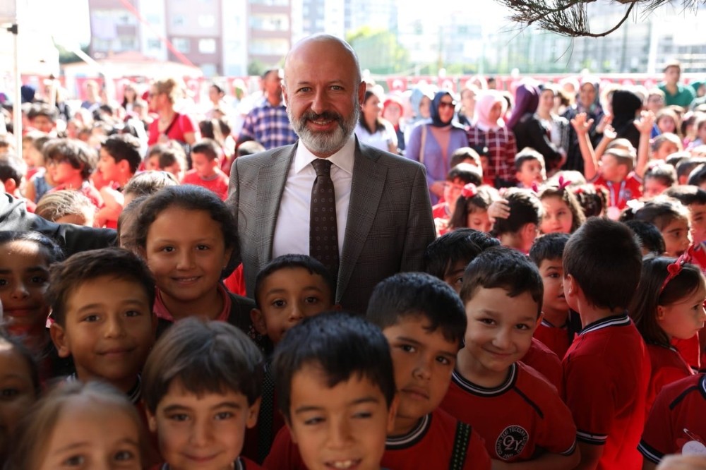 Başkan Çolakbayrakdar, “Eğitim İçin Tüm İmkanlarımızı Seferber Ediyoruz