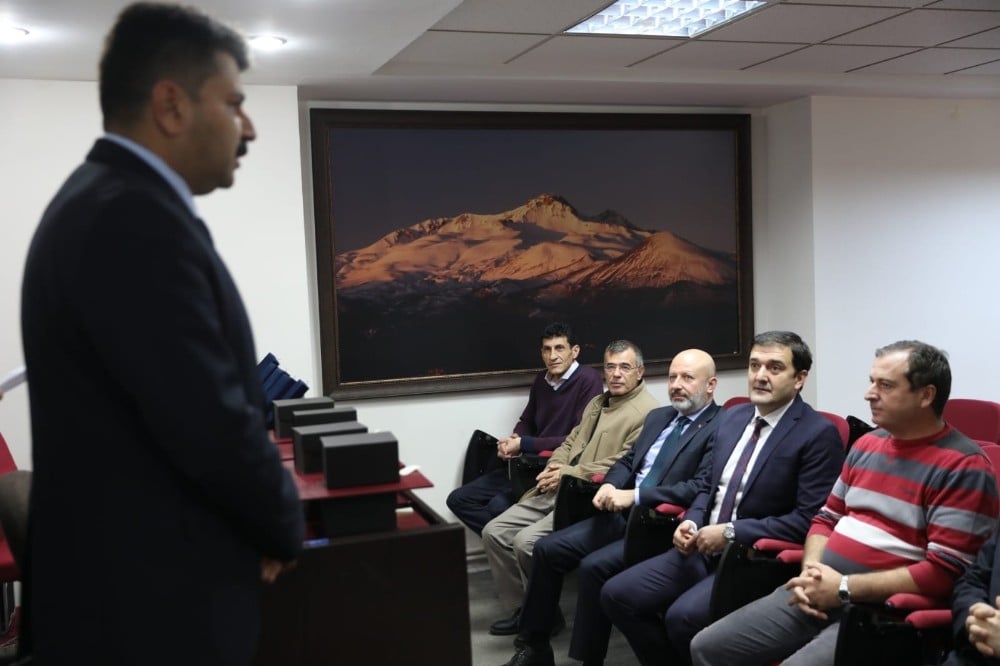 Başkan Çolakbayrakdar’a meslekte 25. yıl onur ödülü 