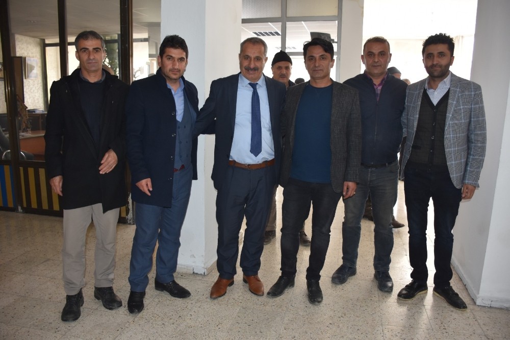 Başkan Demirci tebrikleri kabul ediyor 