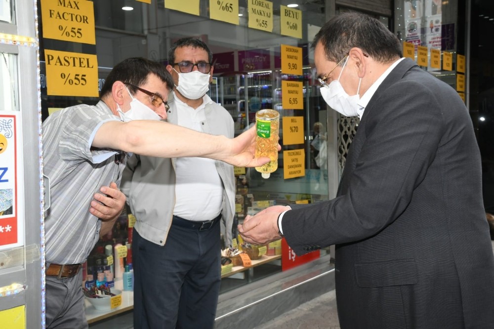 Başkan Demir’den esnafa ilk gün ziyareti 