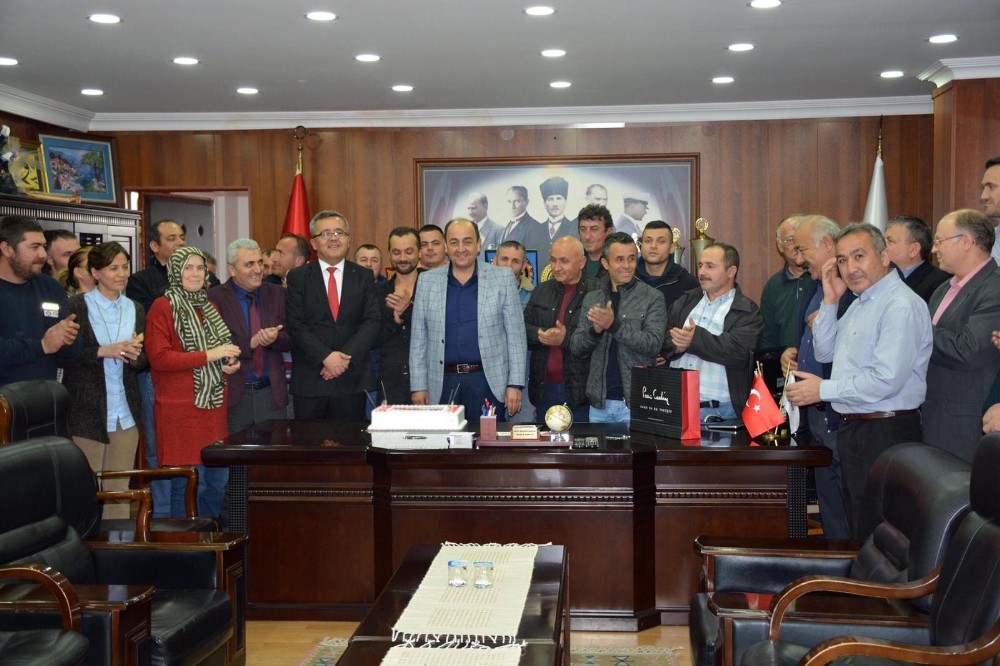 Başkan Demirtaş çalışanları bayram öncesi mutlu etti 