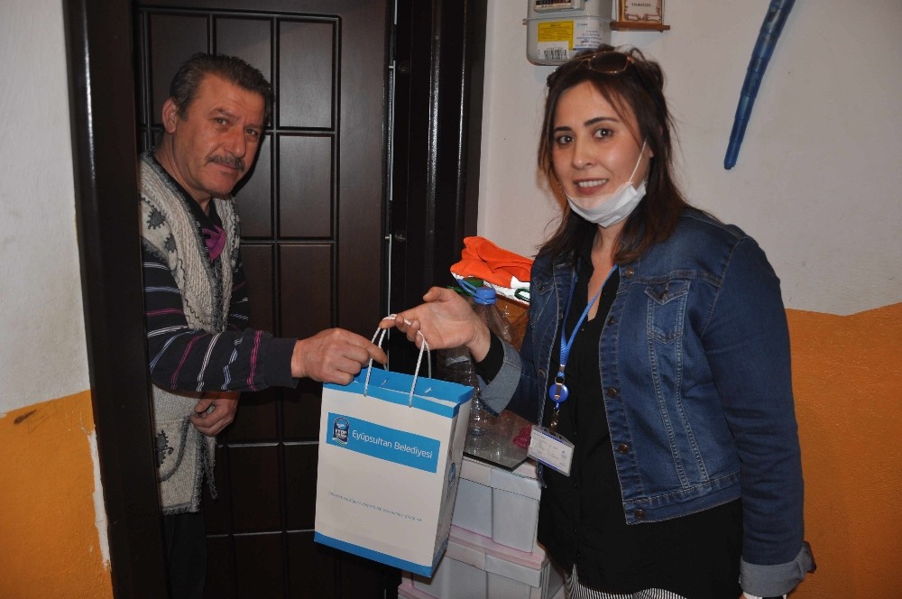 Başkan Deniz Köken’in maske hediyesi mutlu etti 